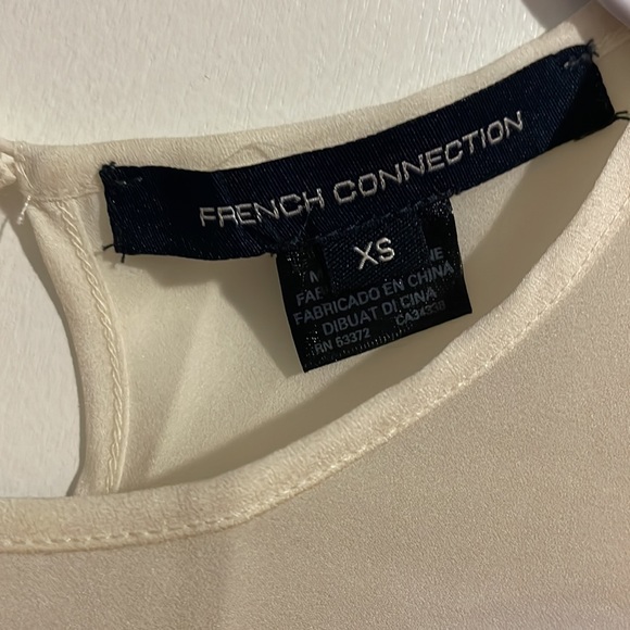 3/$15💛 ✨French connection top ✨ - Picture 3 of 4